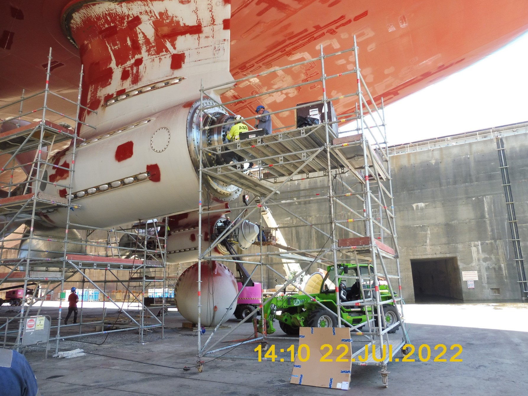 Renewal of NDE bearing — 15 MW azimuth thruster, LNG Arc 7